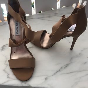 Steve Madden size 9 heals.